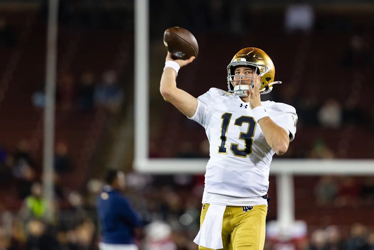 Probabilidades para que cada jugador de fútbol universitario incluido gane el Trofeo Heisman 2026