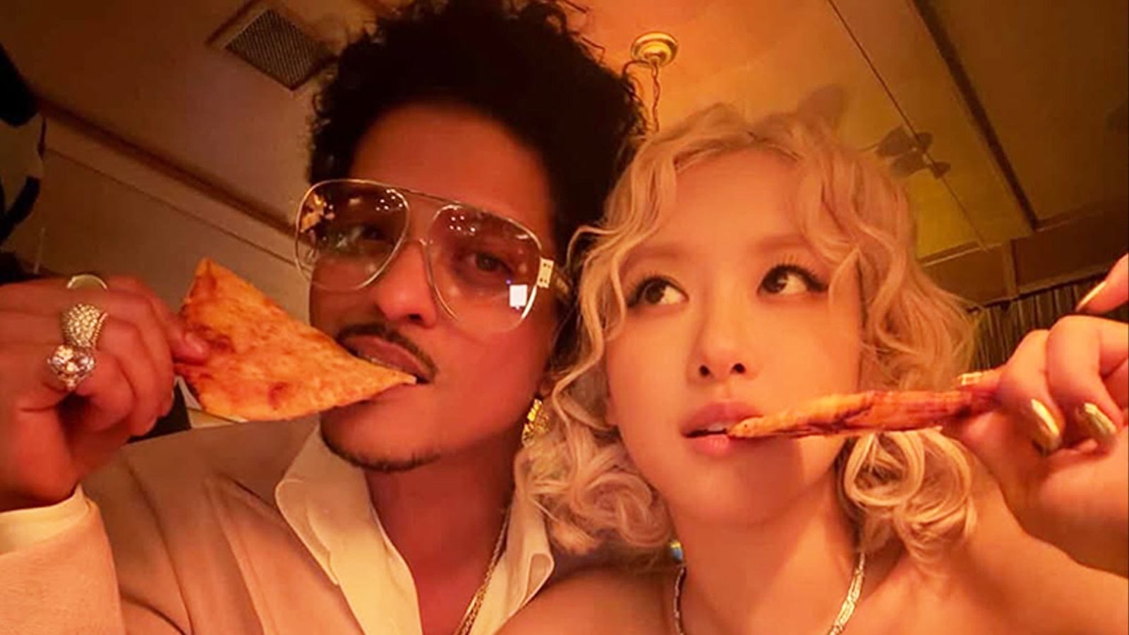 Bruno Mars vs. Rose ¿A quién separarías? (Edición de Pizza Pal)