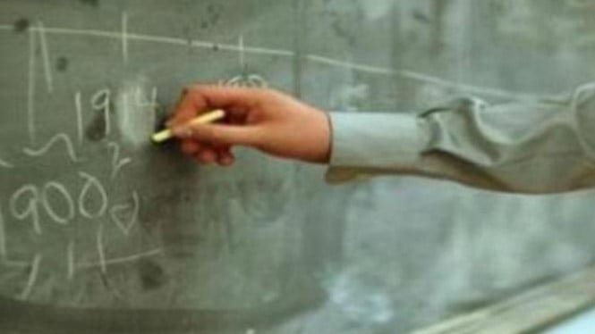 El fiscal nombró al maestro de honor como sospechoso por realizar el trabajo, la RPD está furiosa