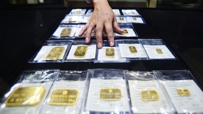 Los precios del oro y la plata suben y bajan, analista explica las razones