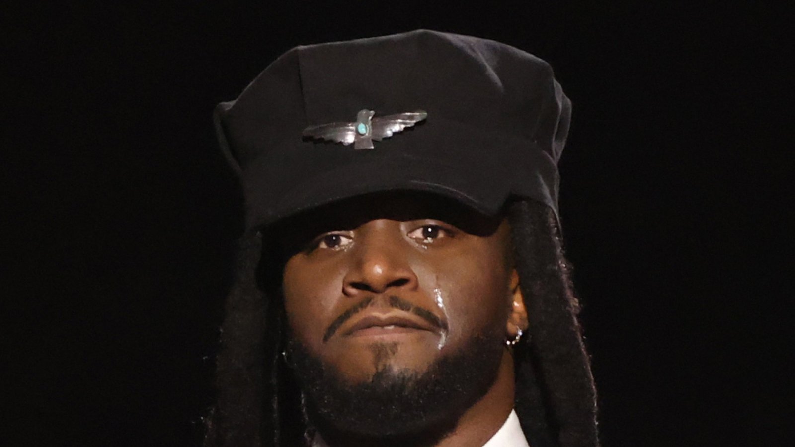 «Shabuji se dirige a los ‘inmigrantes que construyeron este país’ en el discurso de los Grammy».