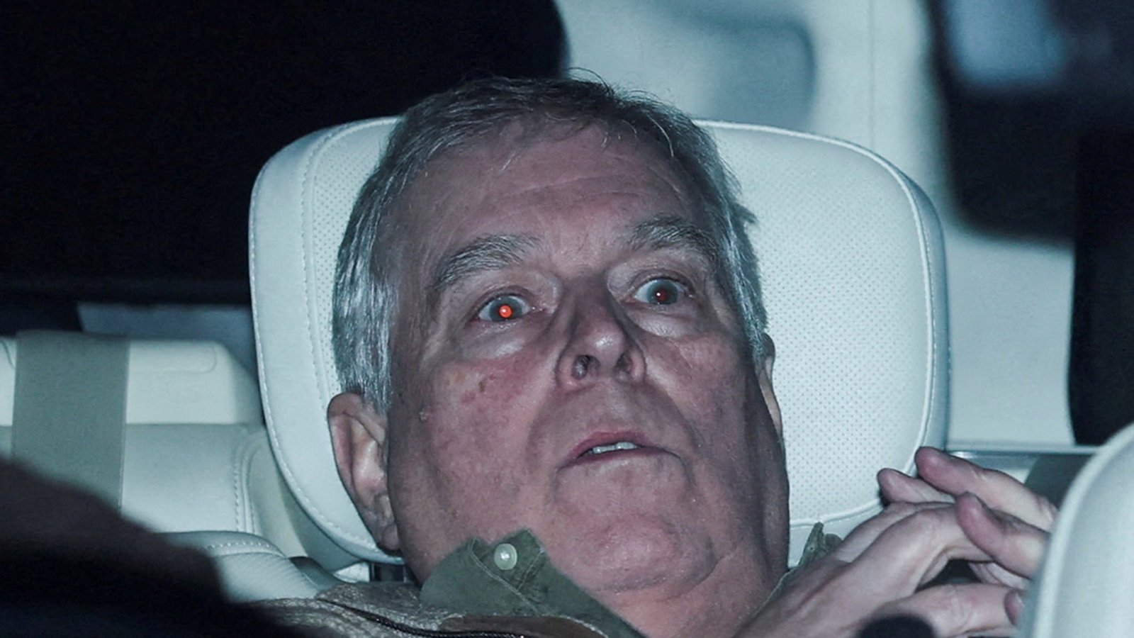 El ex príncipe Andrés abandona la comisaría del Reino Unido tras su arresto