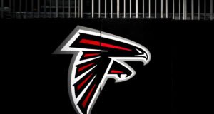 El entrenador asistente de la lista de lesionados de los Falcons, LaTroy Lewis, despedido tras acusaciones de violación