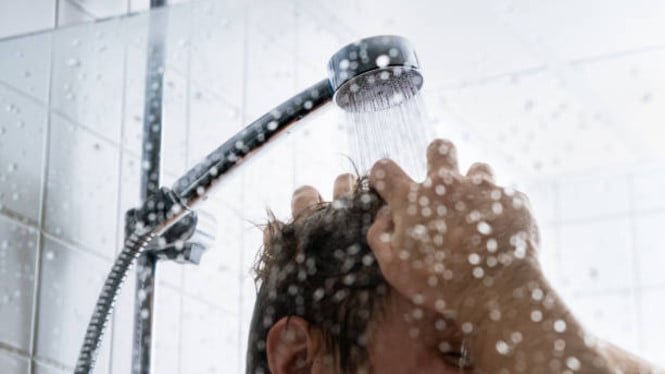 ¿Escuchas ruidos extraños mientras te duchas? Resulta que esta es la razón