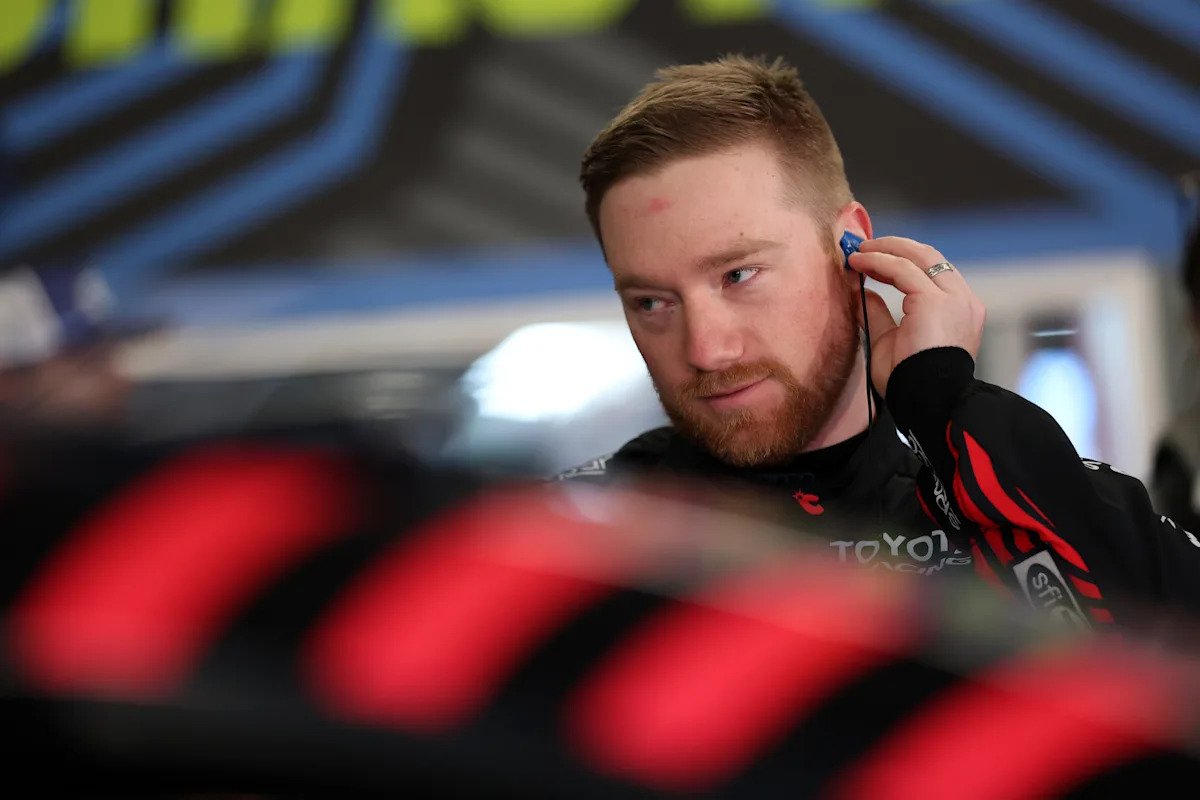 Tyler Reddick gana las 500 Millas de Daytona con un adelantamiento tardío en una última vuelta llena de accidentes