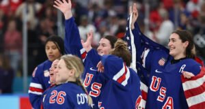 Según los informes, el equipo de hockey femenino de EE. UU. aceptó la invitación de Flavor Flav al fin de semana ‘She Got Game’ en Las Vegas.