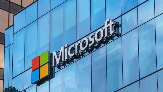 ¡Asustado! El jefe de Microsoft predice que la IA sustituirá a los trabajadores de oficina en un futuro próximo