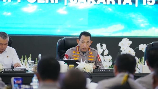 ¡Fecha límite de 1 mes, la Comisión III de la Cámara de Representantes pide al jefe de la policía nacional que se ocupe rápidamente de los agentes de policía en problemas!