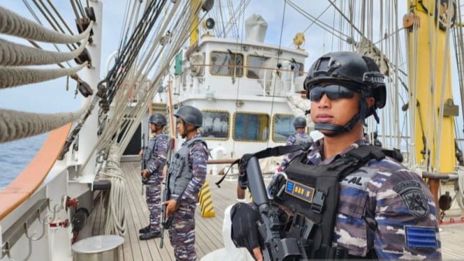 TNI subvenciona un portaaviones de Italia