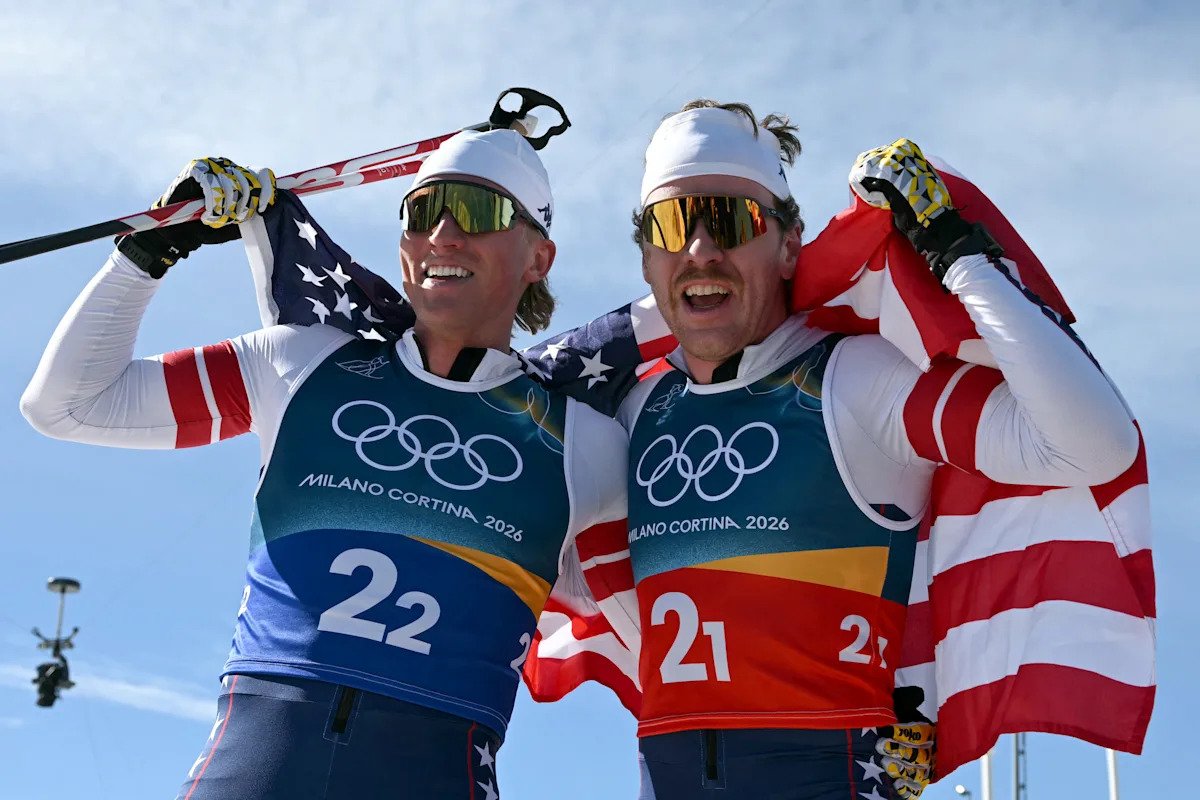 Juegos Olímpicos de Invierno 2026: el equipo de EE. UU. gana la plata en el sprint por equipos de campo traviesa y el noruego Johannes Hosflat Klebo establece un récord.