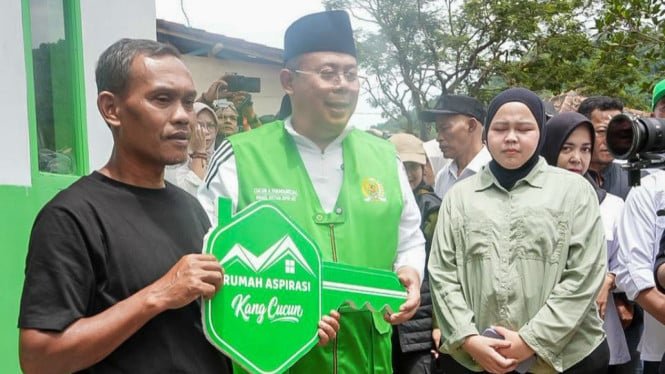 Antes del Ramadán, Kukun trasladó oficialmente 8 casas de las víctimas del deslizamiento de tierra en Arjasari