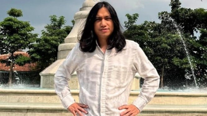 Perfil del bajista de Bara Sura, Gerald Situmorang, que está casado en secreto con Ayushita