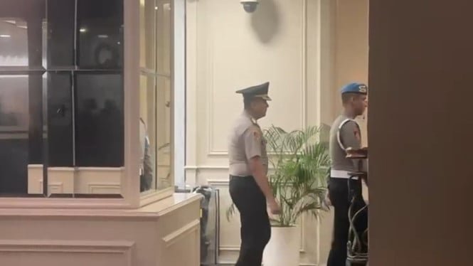 Bima es un exjefe de policía, un académico de la AKBP, cuya serie de historias serias llevaron a su despido.