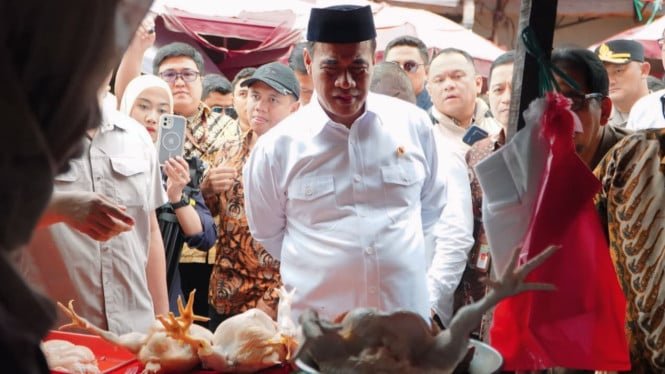 Pollo abajo, así que IDR 25 mil.