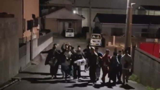 Un vídeo viral de un grupo de ciudadanos indonesios despertando sahur en Japón