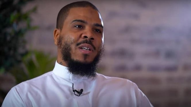 Una historia de un rapero estadounidense que se convirtió al Islam, similar a Umar bin Khattab, que odia el Islam por eso.