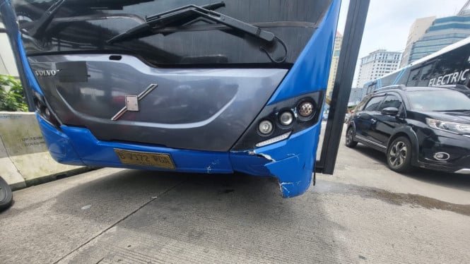Accidente de Transjakarta con Ozol en Gunung Sahari, CCTV revela desesperado por romper la motocicleta