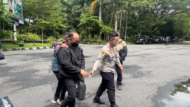 ¡El AKP Maulangi se enfrenta al narcotraficante Ko Erwin! AKBP expone el flujo de sobornos a Didik