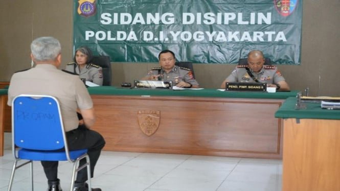 Despido, degradado y transferido a Dikwum Polki