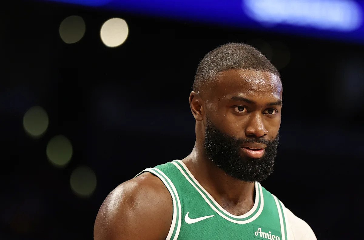 Actualización sobre la lesión de Jaylen Brown: los Celtics descartan al guardia estrella contra los Suns debido a una contusión en la rodilla