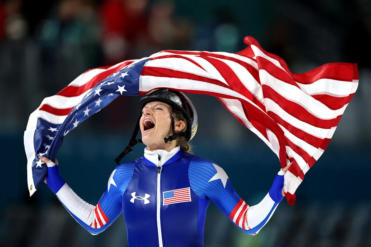 Juegos Olímpicos de Invierno 2026: Mia Manganello se lleva el bronce con el empujón final en una salida masiva