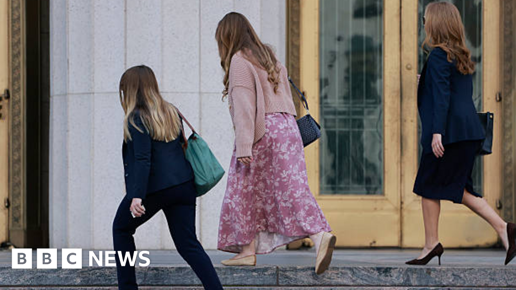 «Me obsesioné» por Instagram y YouTube, dice una mujer en un juicio histórico