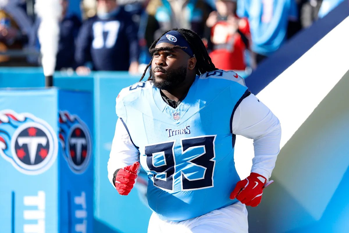 Los Titans cambian al DT T’Vondre Sweat a los Jets por el DE Jermaine Johnson