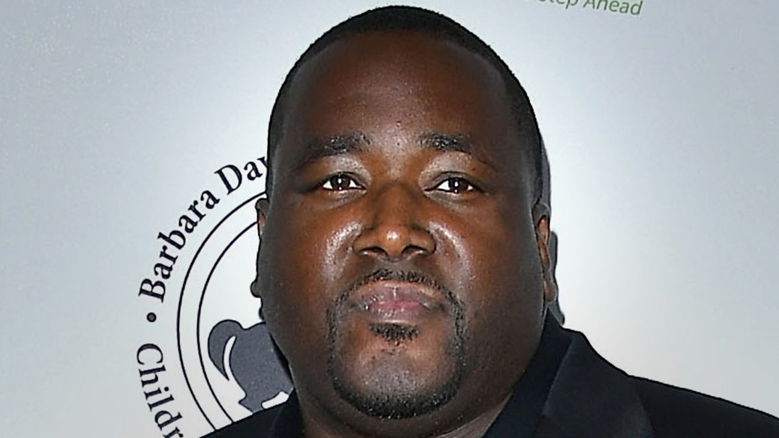 Quinton Aaron dice que su «esposa espiritual» intentó matarlo, lo cual ella niega.