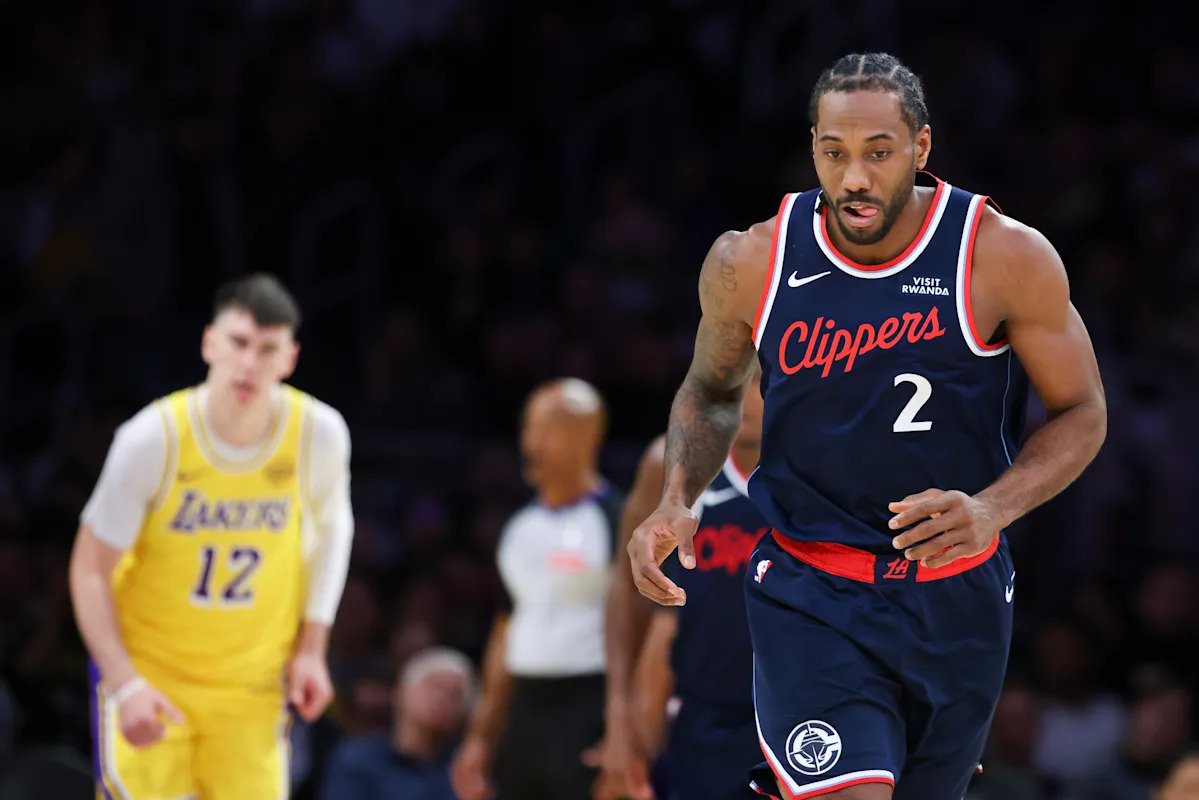 Kawhi Leonard deja Clippers-Lakers en el último cuarto por esguince en el tobillo izquierdo