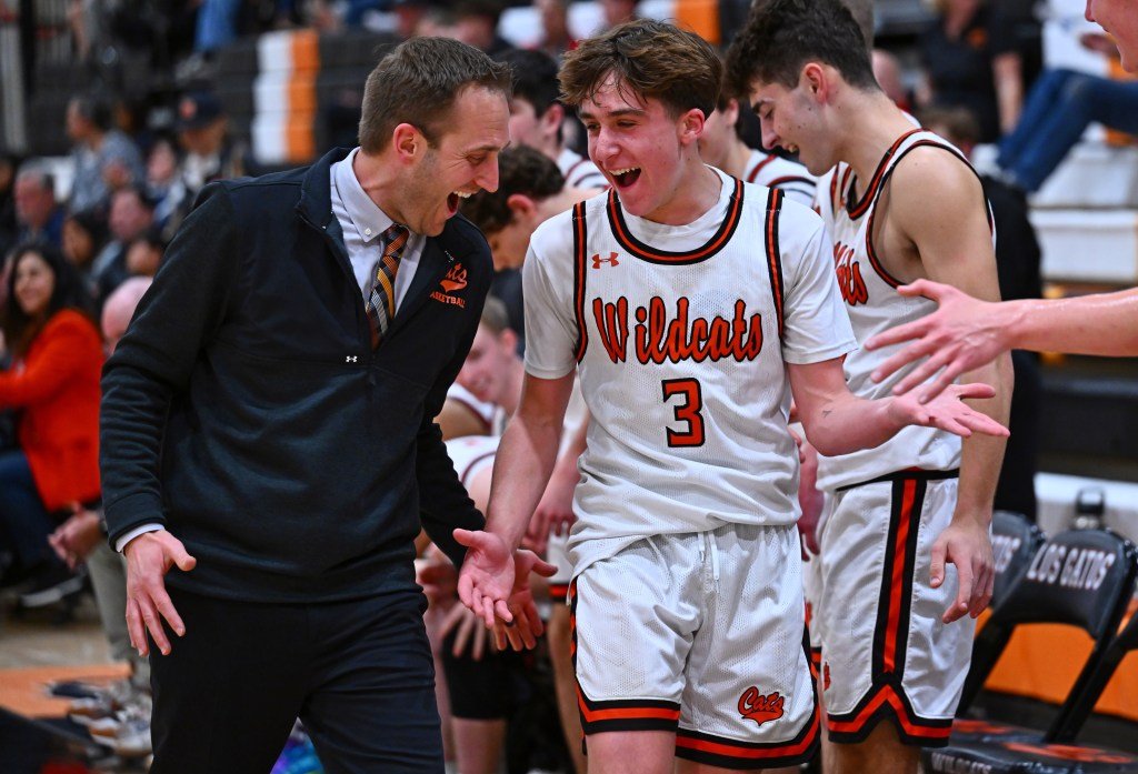 El baloncesto masculino de Los Gatos regresa al campeonato CCS con derrota ante Carlmont