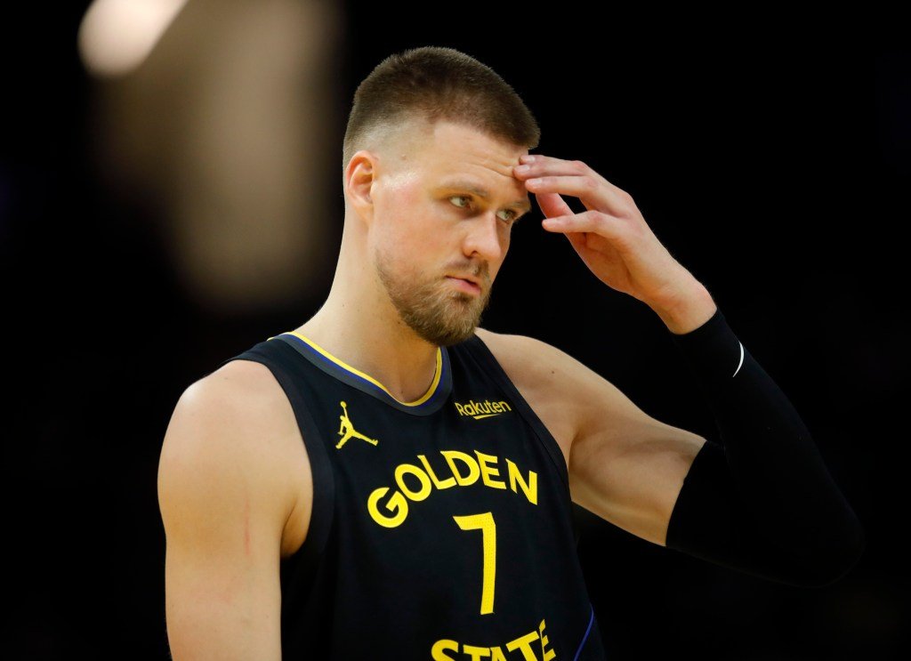 Actualización sobre la enfermedad de Kristaps Porzingis: los guerreros hablan de Porzingis y Melton