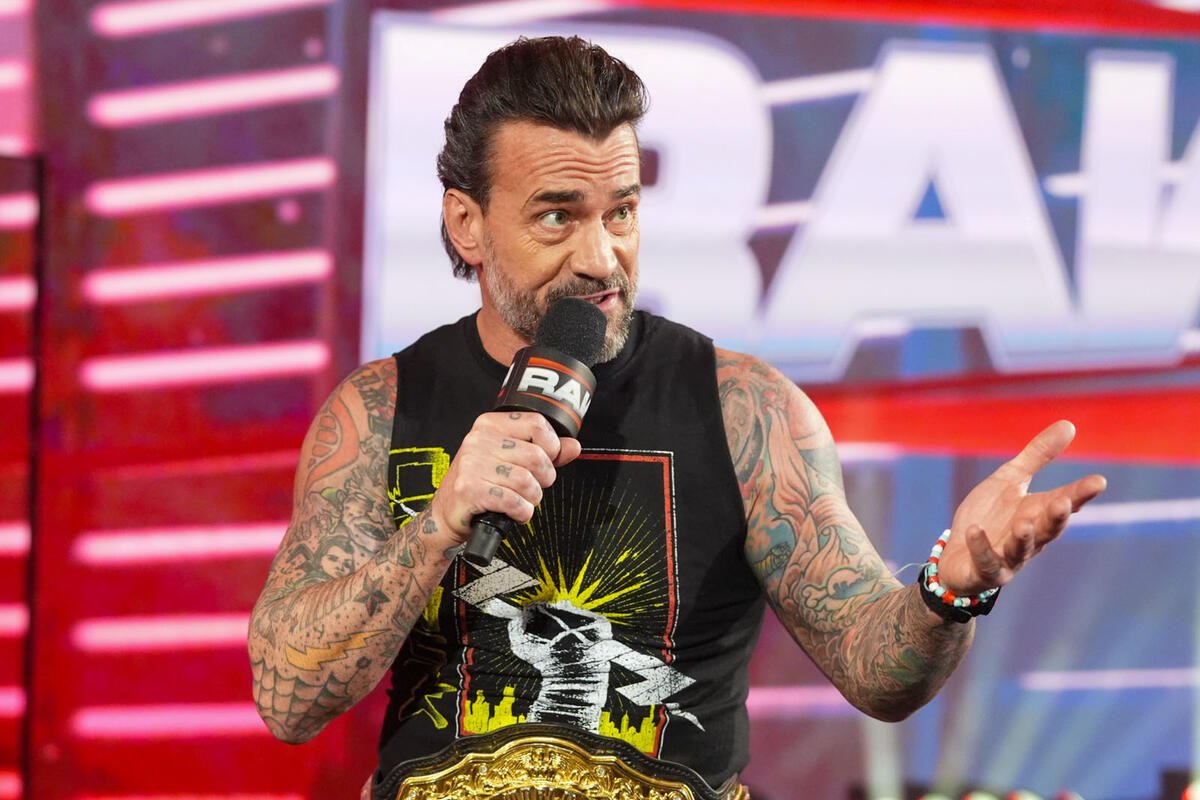CM Punk envía mensaje a los fans de WWE preguntando por su retiro