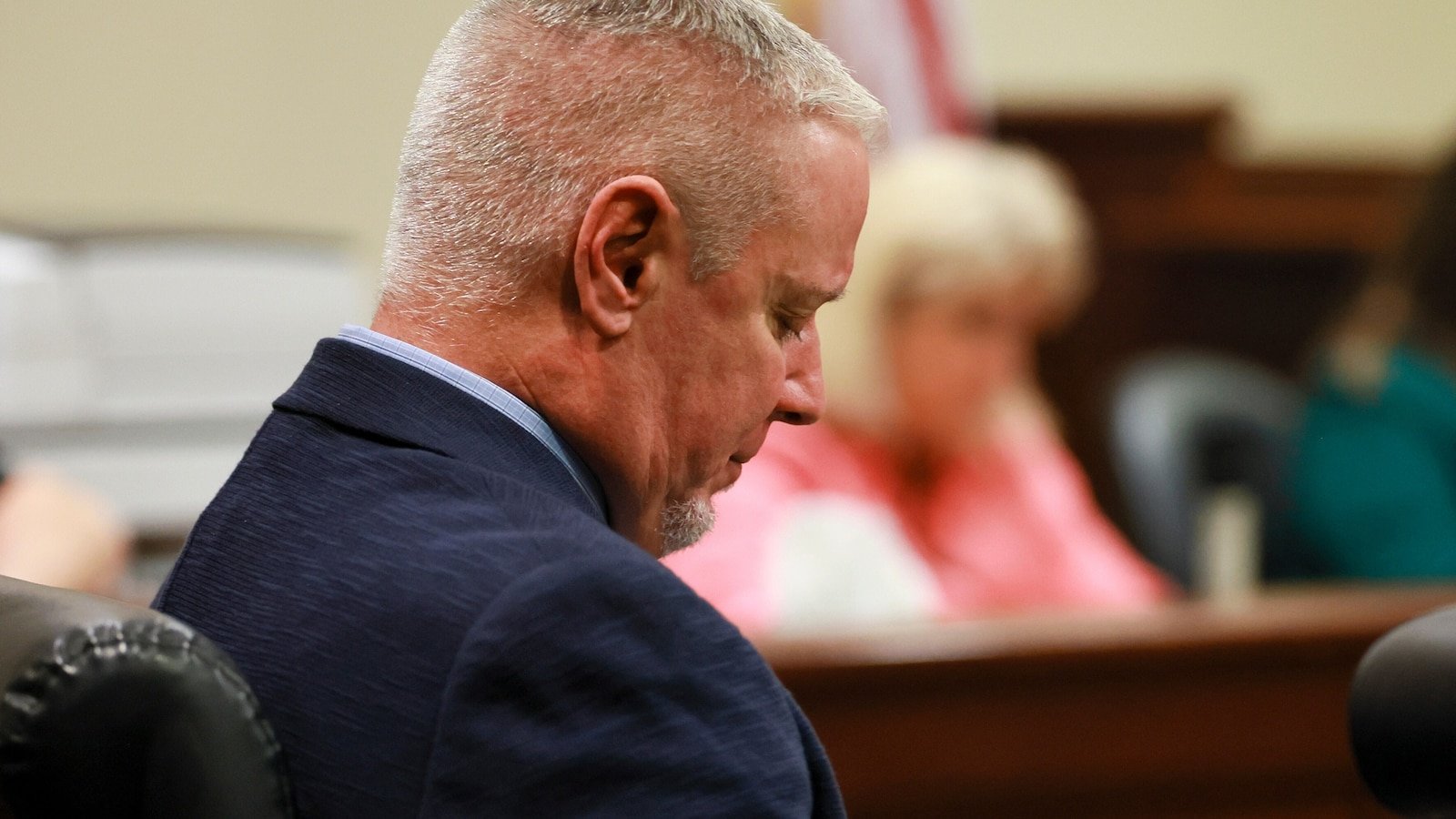 El padre del sospechoso testifica en el juicio de los estudiantes heridos en el tiroteo en una escuela de Georgia