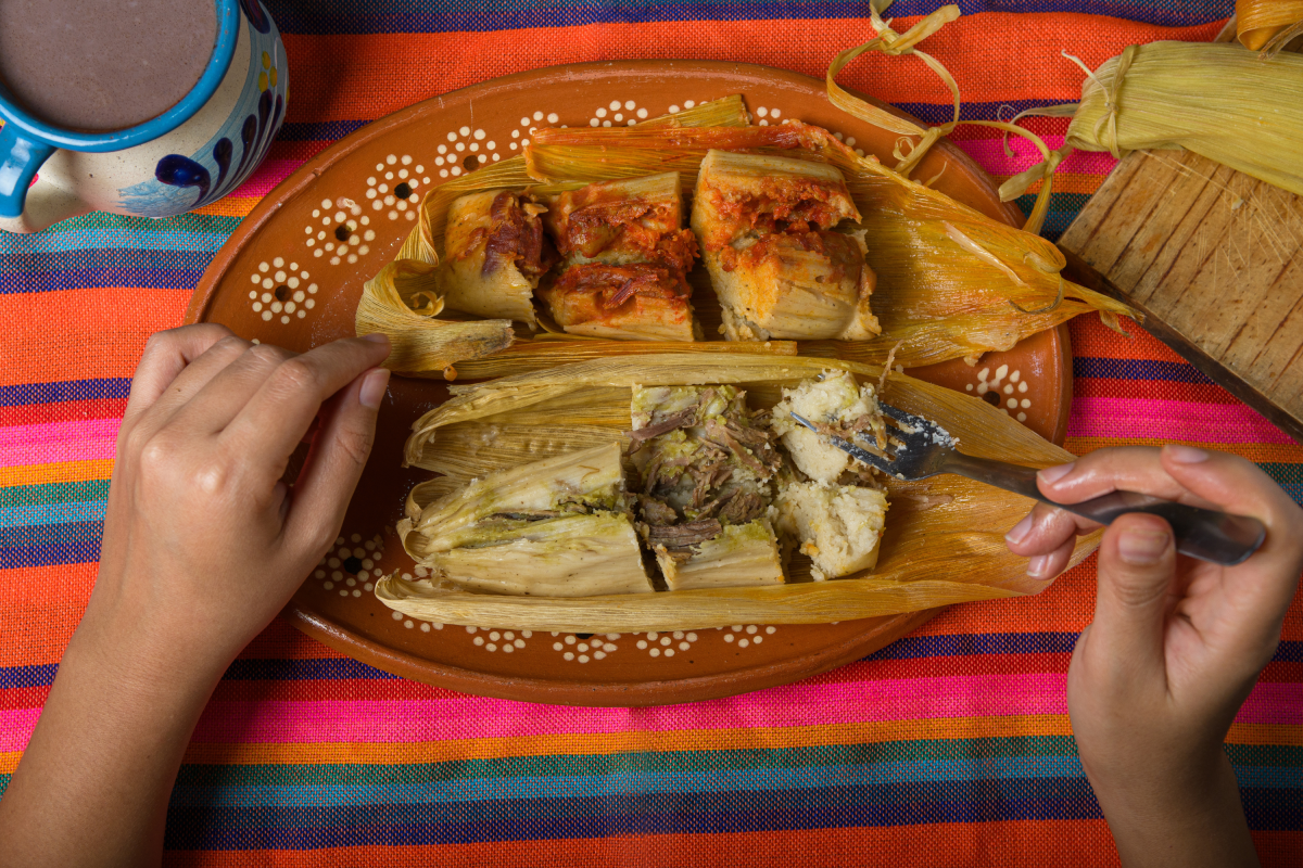 La reseña de una mujer sobre tamales de 1 estrella se vuelve viral: el dueño de un restaurante revela la verdad