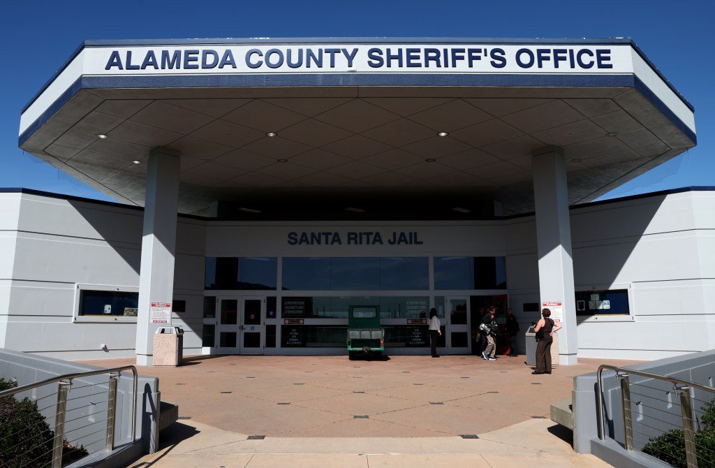 Juez confirma caso de violación contra taxista que supuestamente esperaba a mujeres afuera de la cárcel de Santa Rita.