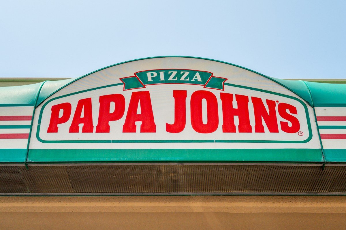 Papa John’s cierra cientos de tiendas