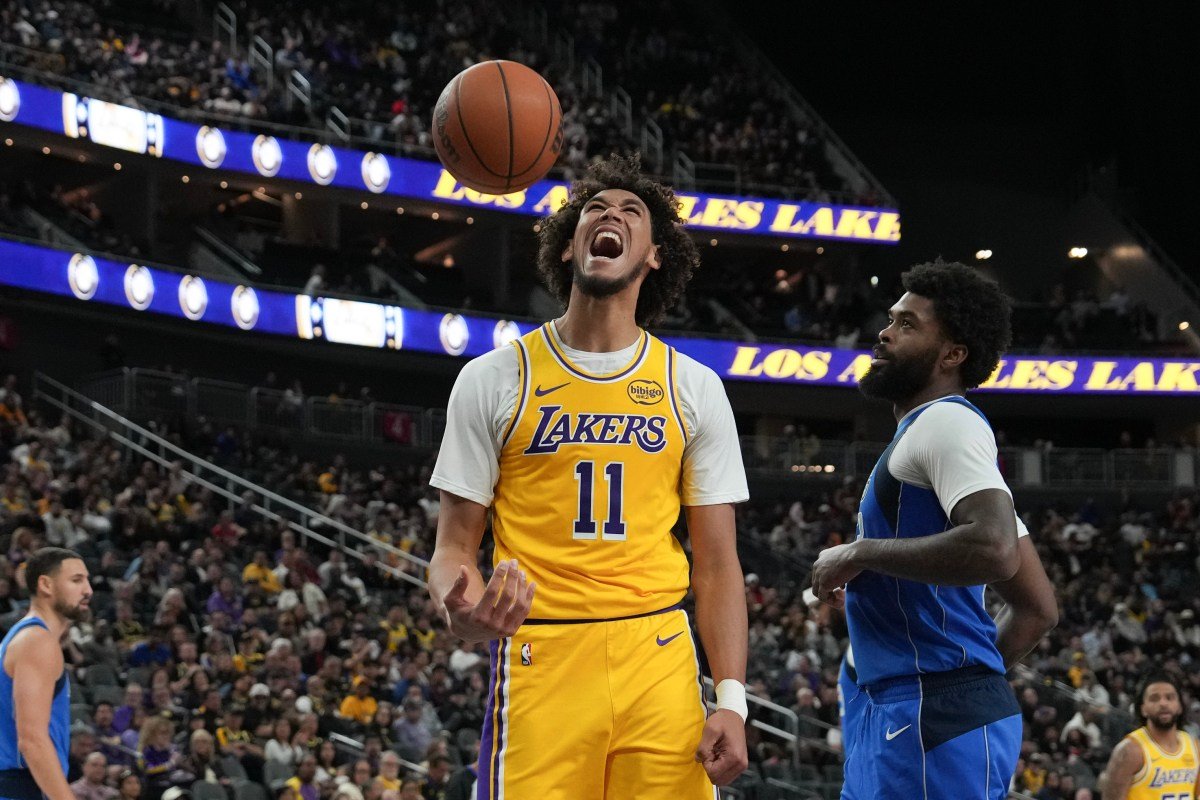 ¿Es Jackson Hayes de los Lakers el favorito del concurso de volcadas de 2026?
