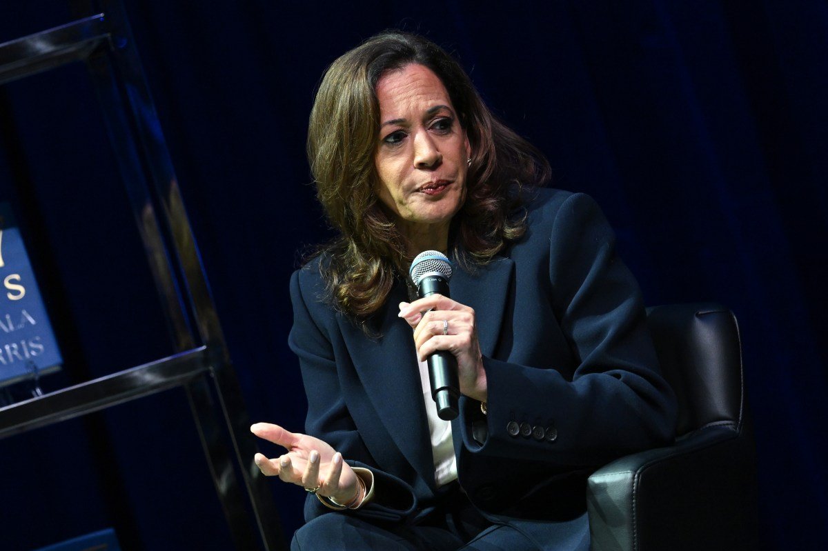 Kamala Harris recibió críticas por respaldar a Crockett antes de las primarias de Texas