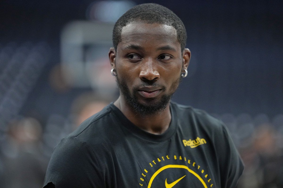 El entrenador de los Hawks, Jonathan Cumminger, abre con un destacado debut