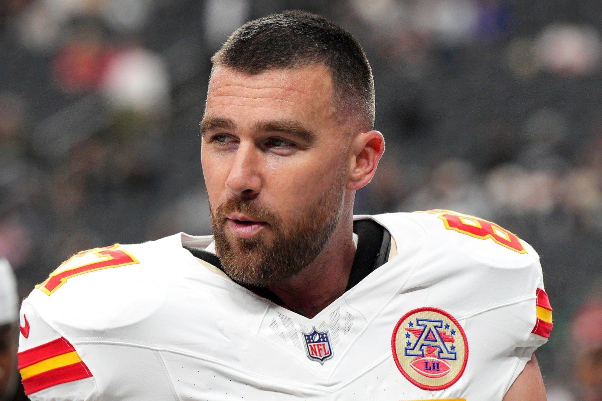 Un movimiento lucrativo en su carrera podría esperar al TE de los Chiefs, Travis Kelce, si se retira