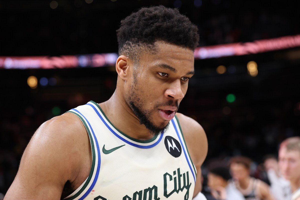 Giannis Antetokounmpo rompe el silencio con emotivo mensaje en medio de rumores comerciales