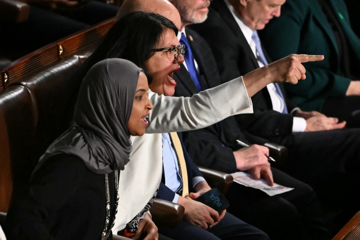 Video muestra a Ilhan Omar gritándole a Donald Trump durante SOTU
