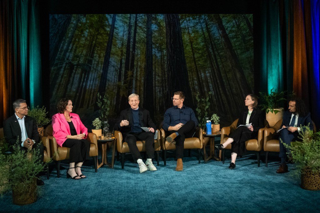 El multimillonario Tom Steyer lidera 2 a 1 en la carrera por gobernador de California