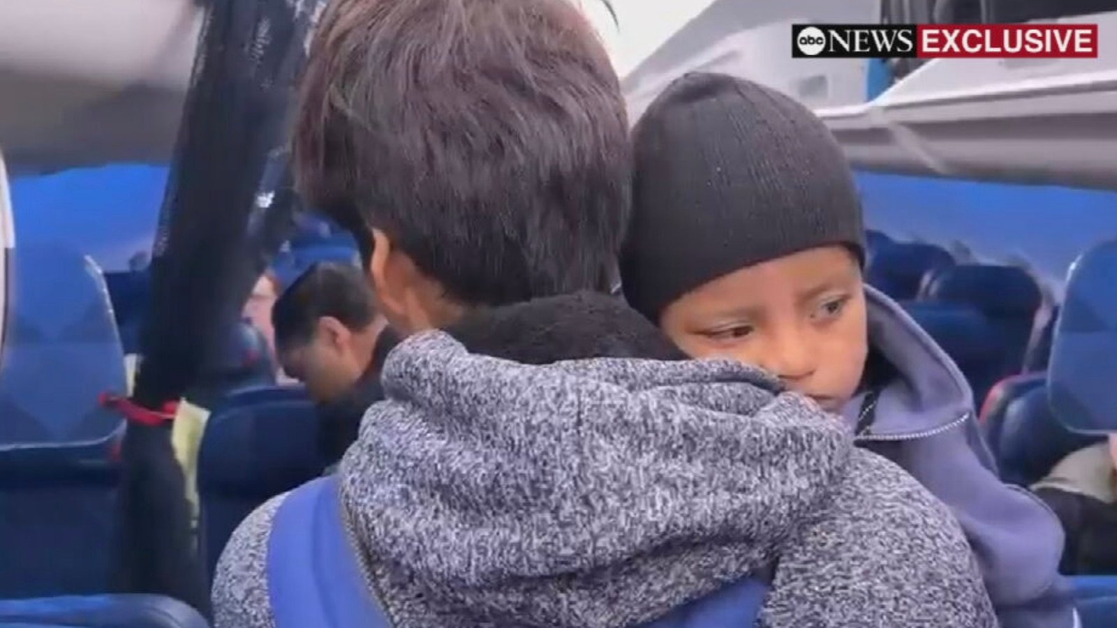 Liam Conejo Ramos, de 5 años, abordó el avión con su padre a Minneapolis después de su liberación del centro de detención