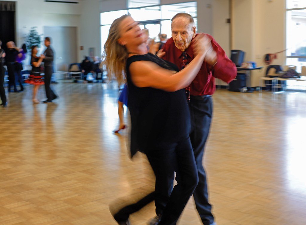 Los bailarines del vibrante salón de baile del Área de la Bahía lo llaman ‘fuente de la juventud’ – The Mercury News