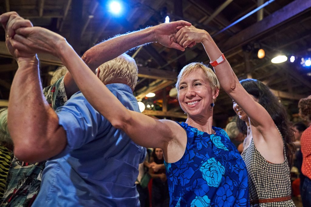 El baile en cuadrilla está teniendo un momento popular en el Área de la Bahía