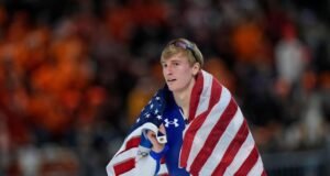 Jordan Stolz se une a Eric Hayden con el doble oro en patinaje de velocidad en los Juegos Olímpicos – The Mercury News