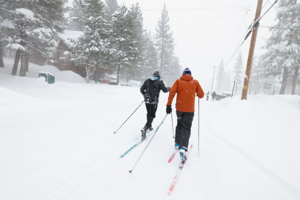 La comunidad de esquí de Sugar Bowl se tambalea después de que la madre de un joven corredor fuera identificada como víctima de una avalancha – Mercury News