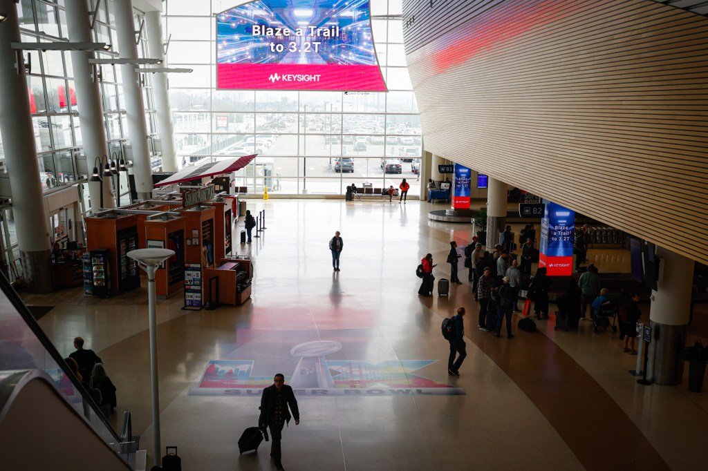 Los aeropuertos de San José y Oakland verán una disminución del tráfico en 2025, pero hay un punto positivo