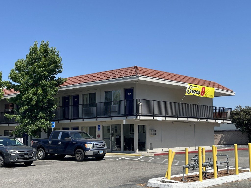 El propietario de un hotel de San José espera que la quiebra ayude a evitar ejecuciones hipotecarias